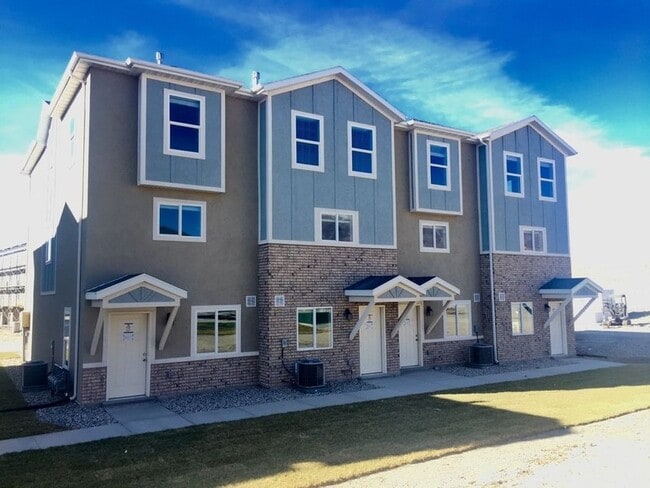 Building Photo - 57 E 630 N