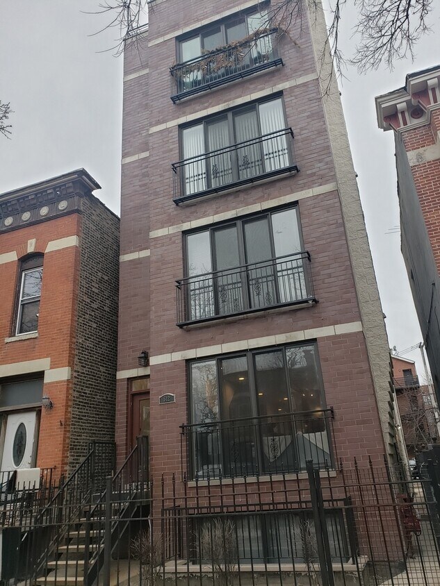 Primary Photo - 512 S Claremont Ave
