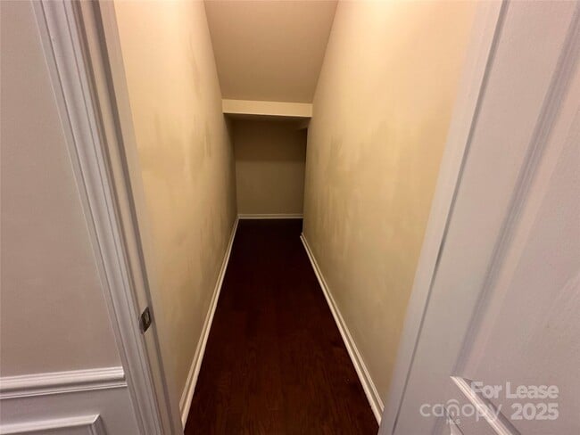 Foto del edificio - 141 Four Seasons Way