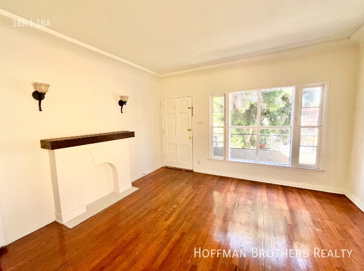 Foto del edificio - 518 1/2 N Heliotrope Dr-518 1/2