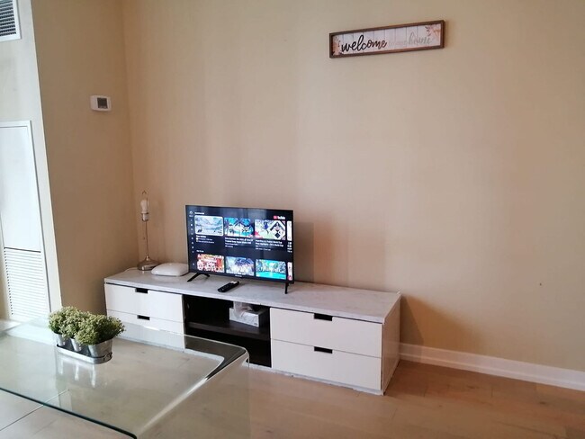 Building Photo - 16 York St