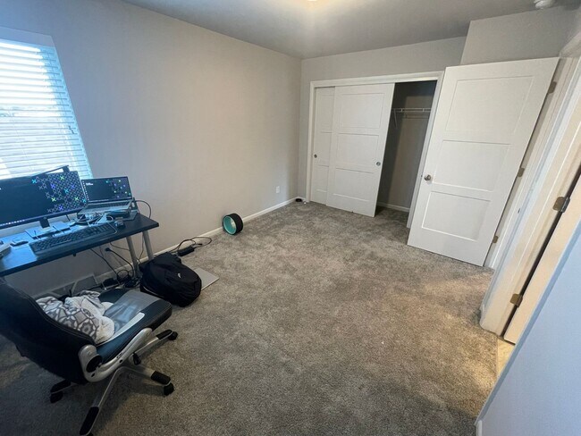 Foto del edificio - 2 bed / 2.5 bath townhouse in Fitchburg