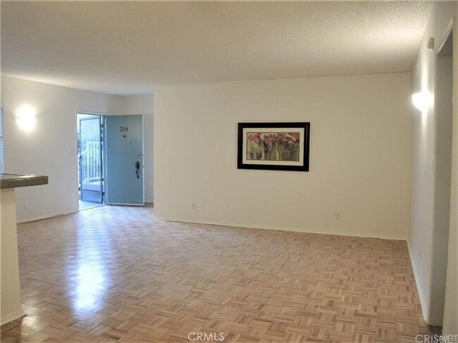 Building Photo - 5320 Zelzah Ave