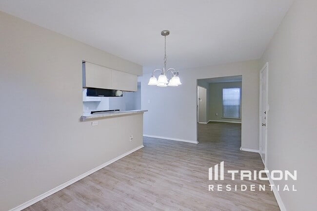 Building Photo - 1209 Meadow Creek Dr