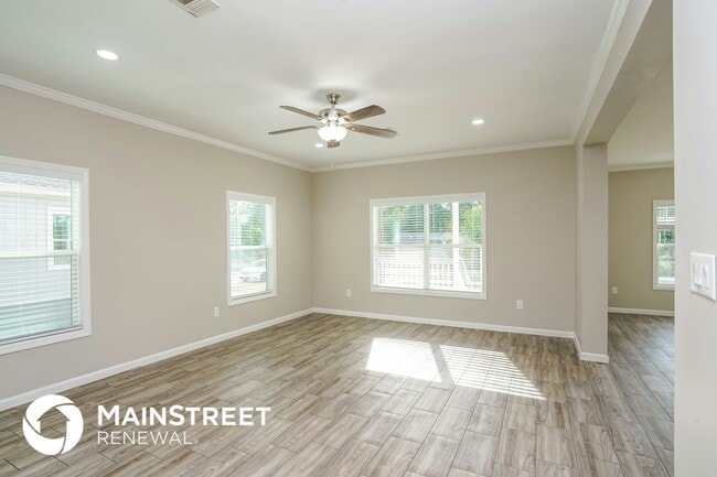 Foto del edificio - 9334 Crestview Dr