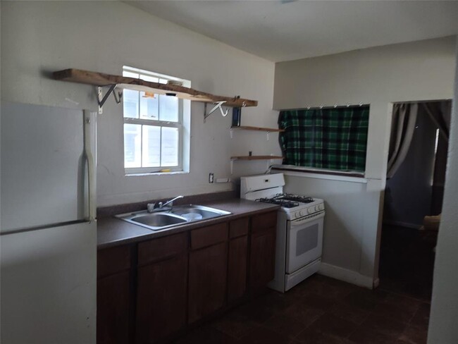 Building Photo - 2308 Hadley St