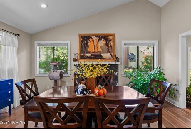 Foto del edificio - Exquisite One Level Townhome Quarterdeck Townes 2x2 Riverbend