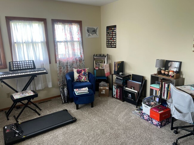 Building Photo - Charming 2-Bedroom Ranch with Spacious Liv...