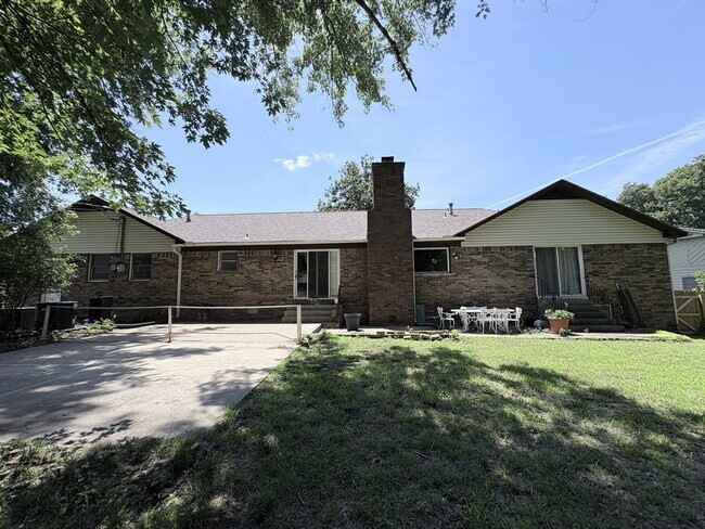 Foto del edificio - Remarkable 4 bed 2.5 bath w/ basement in Siloam Springs