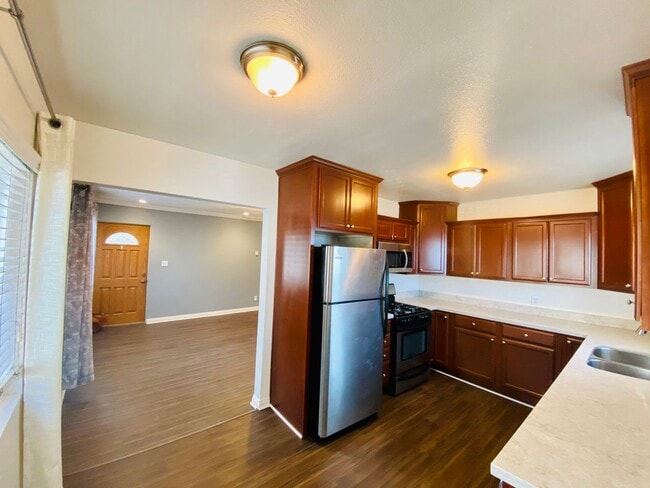 Building Photo - Lovely 2 bedroom/1 Bathroom hidden gem located in Pacific Beach!!