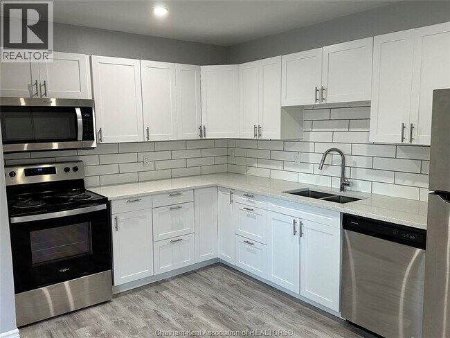 Photo du bâtiment - 222 St Clair St