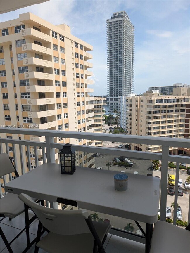 Foto del edificio - 1849 S Ocean Dr