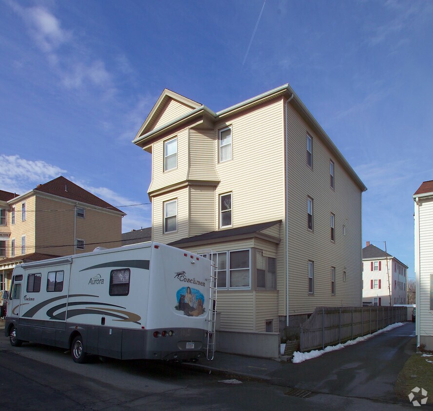 Building Photo - 61-63 Beach St