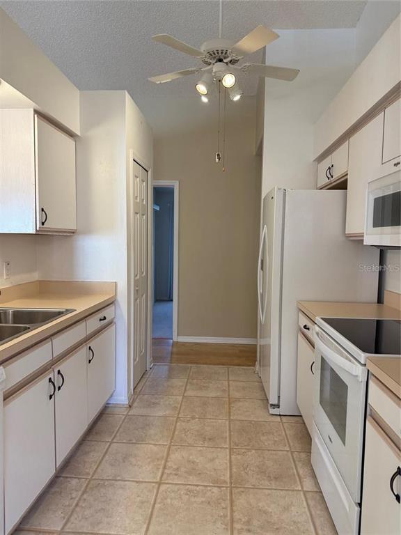 Building Photo - 4501 River Ridge Dr