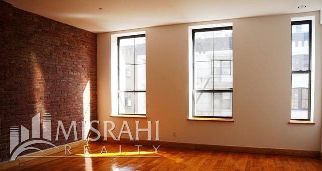 Primary Photo - 79 Reade St