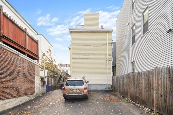 Building Photo - 263 Webster St