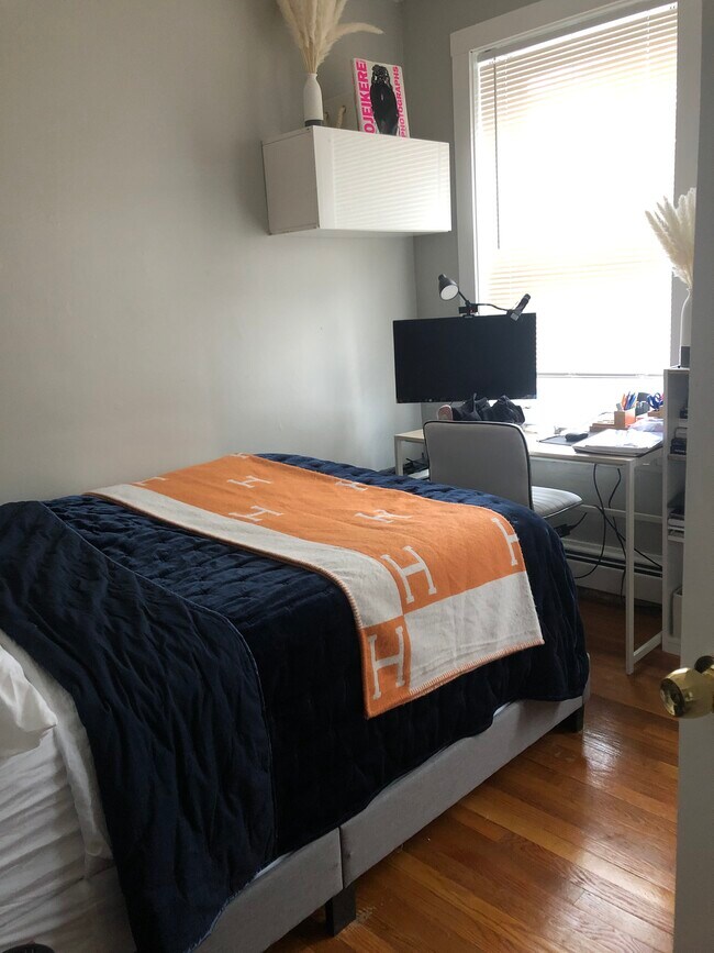 Building Photo - 33 Garden St