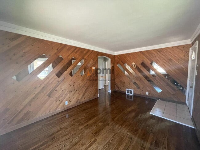 Foto del edificio - 3703 Towle Ave