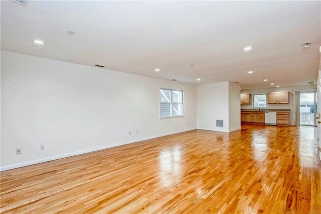 Building Photo - Impeccable 3 Bedroom Townhouse With Upscale Features $5500