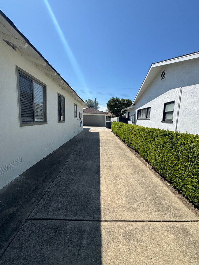 Building Photo - 1324 E Madison Ave