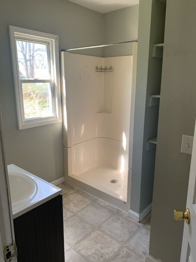 Foto del edificio - Spacious 4 Bedroom 2 bath house located ne...