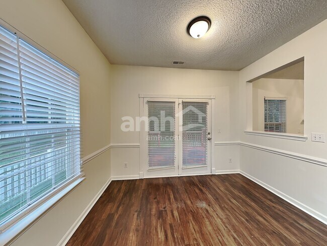 Foto del edificio - 6817 Reedy Creek Rd