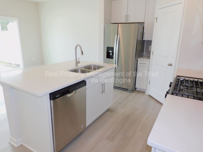 Foto del edificio - 221 Still Pasture Ln