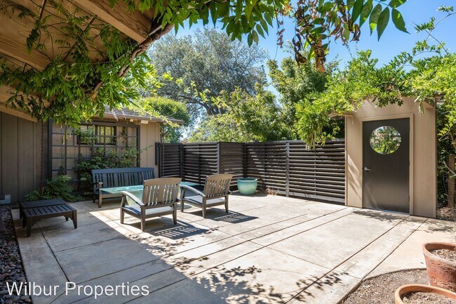 Building Photo - 3 br, 2.5 bath House - 752 Orange Avenue