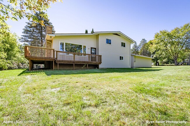 Building Photo - Downtown Rockford Single Family Home on Wh...