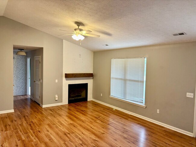 Foto del edificio - 3 bedroom 2 bath house for rent in Jeffersonville