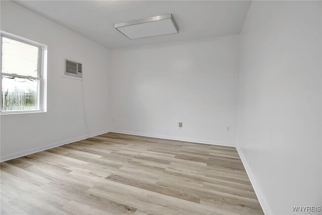 Building Photo - 1608 Sweet Home Rd