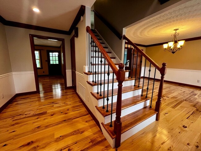 Building Photo - Large 6 bedroom home with Pool in Virginia Beach