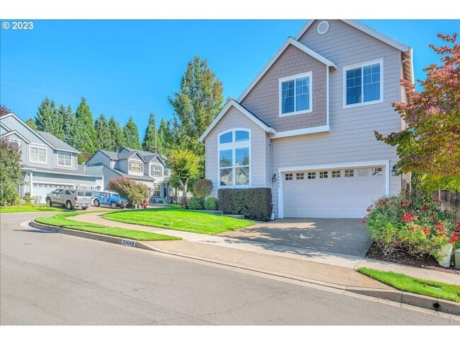 Building Photo - Large Beautiful 4 Bed, 2.5 Bath House!
