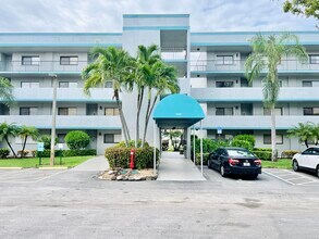 Building Photo - 4725 Lucerne Lakes Blvd E