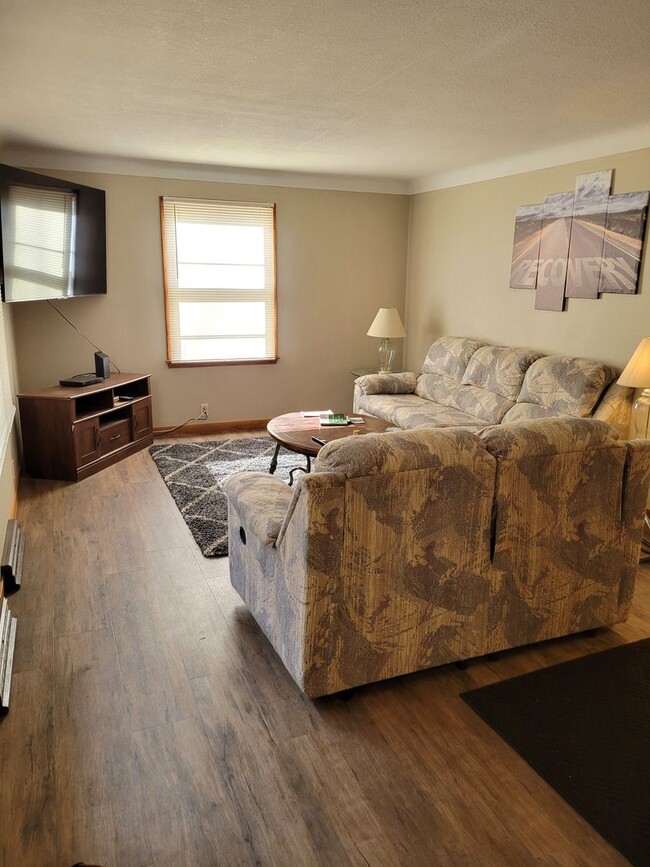 Building Photo - Single Family Home