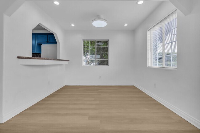 Foto del edificio - 1672 N Soto St