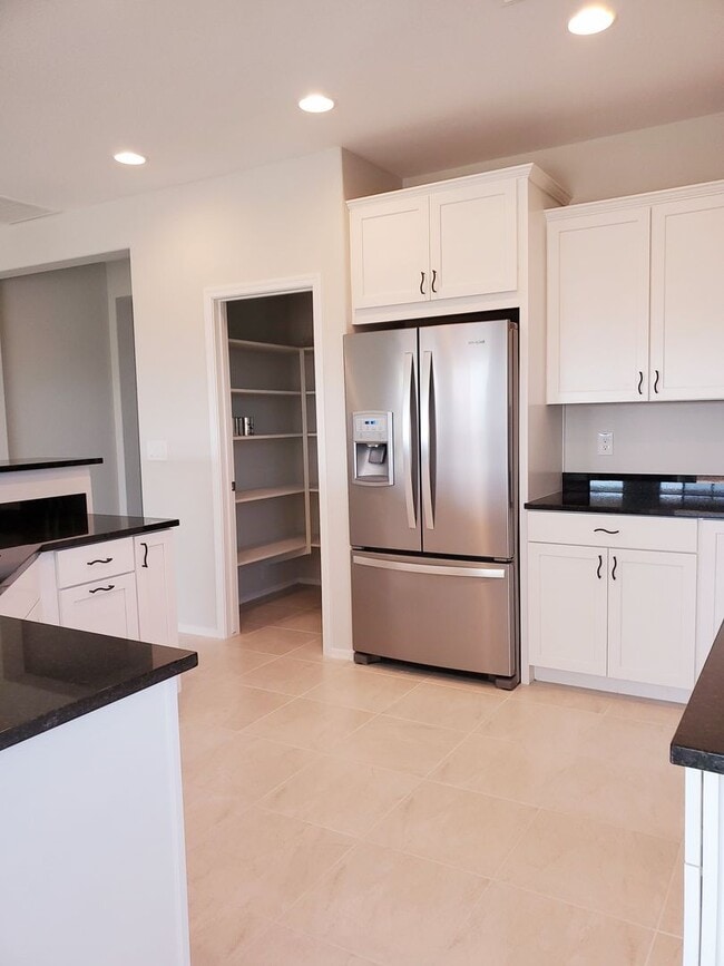 Building Photo - Anthem at Merrill Ranch Rental!