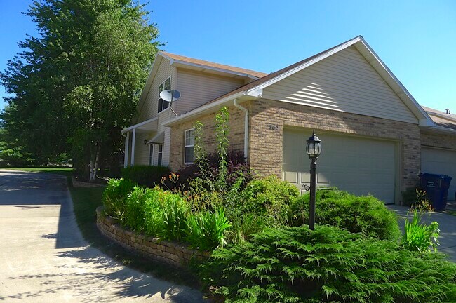 Building Photo - 202 Misty Cove