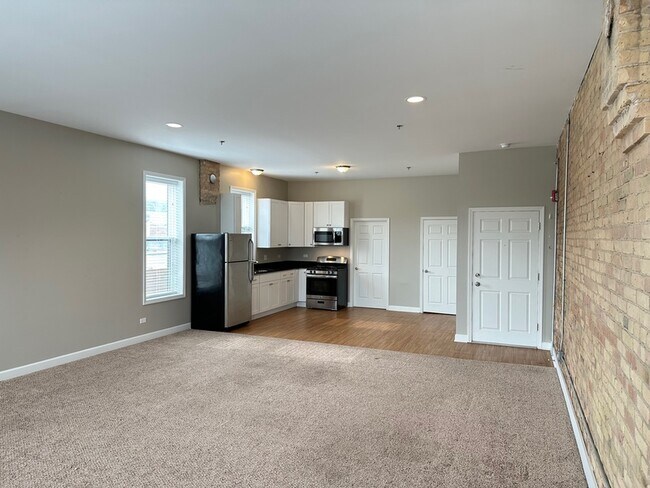 Building Photo - 109 W Main St