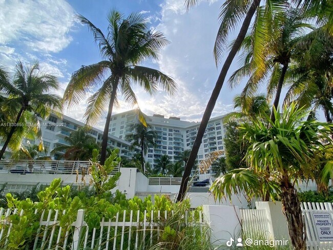 Building Photo - 5161 Collins Ave
