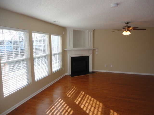 Foto del edificio - 4400 Crowfield Dr