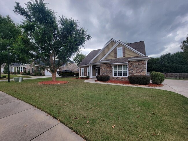 Building Photo - 627 Burgamy Pass