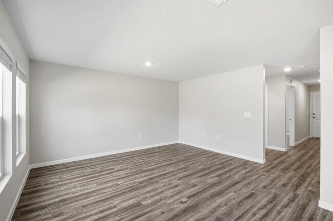 Foto del edificio - CENTRALLY LOCATED