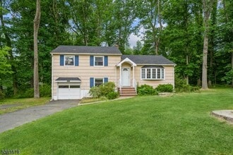 Building Photo - 42 Warren St