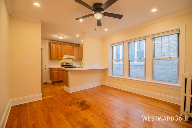 Building Photo - 7648 N Greenview Ave