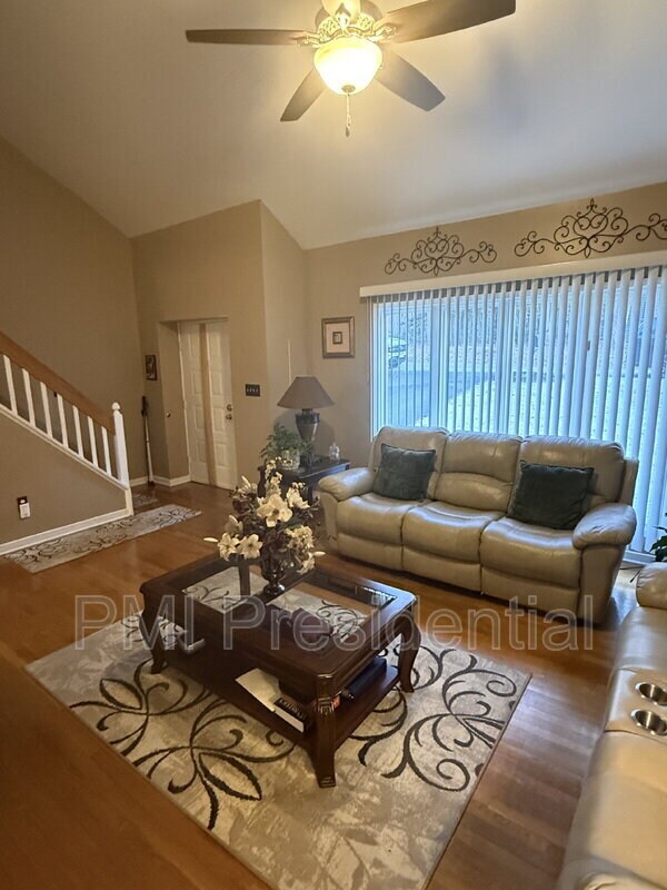 Foto del edificio - 14300 Cove Ridge Pl