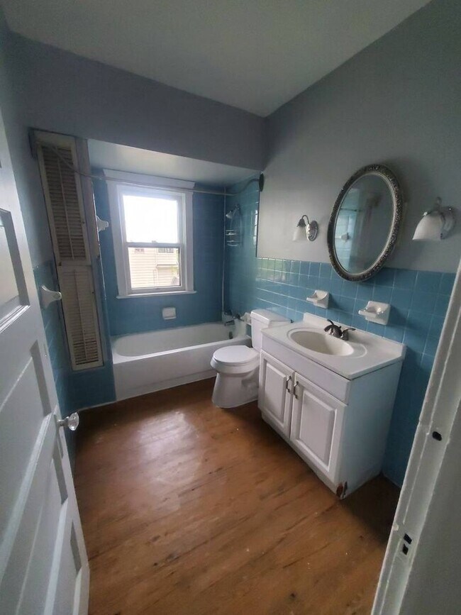 Building Photo - Charming 3-Bedroom Property in Prime Location (SECTION 8 VOUCHERS ACCEPTED)