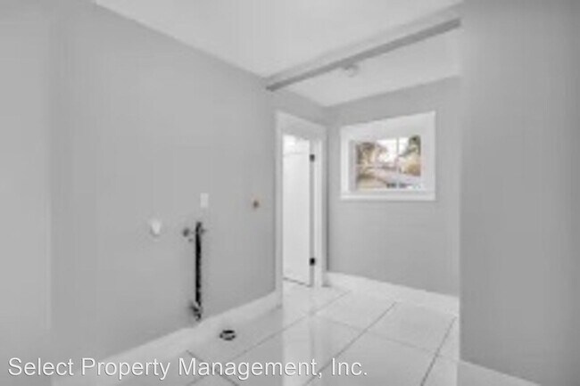 Foto del edificio - 3 br, 2 bath House - 661 E. Clinton Avenue