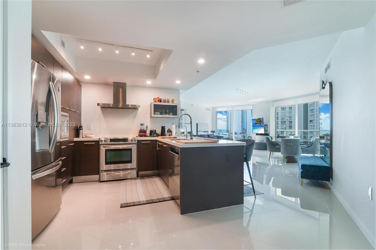 Foto principal - 250 Sunny Isles Blvd