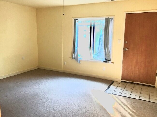 Building Photo - 1 bedroom 1 bathroom - Inlaw - Daly City